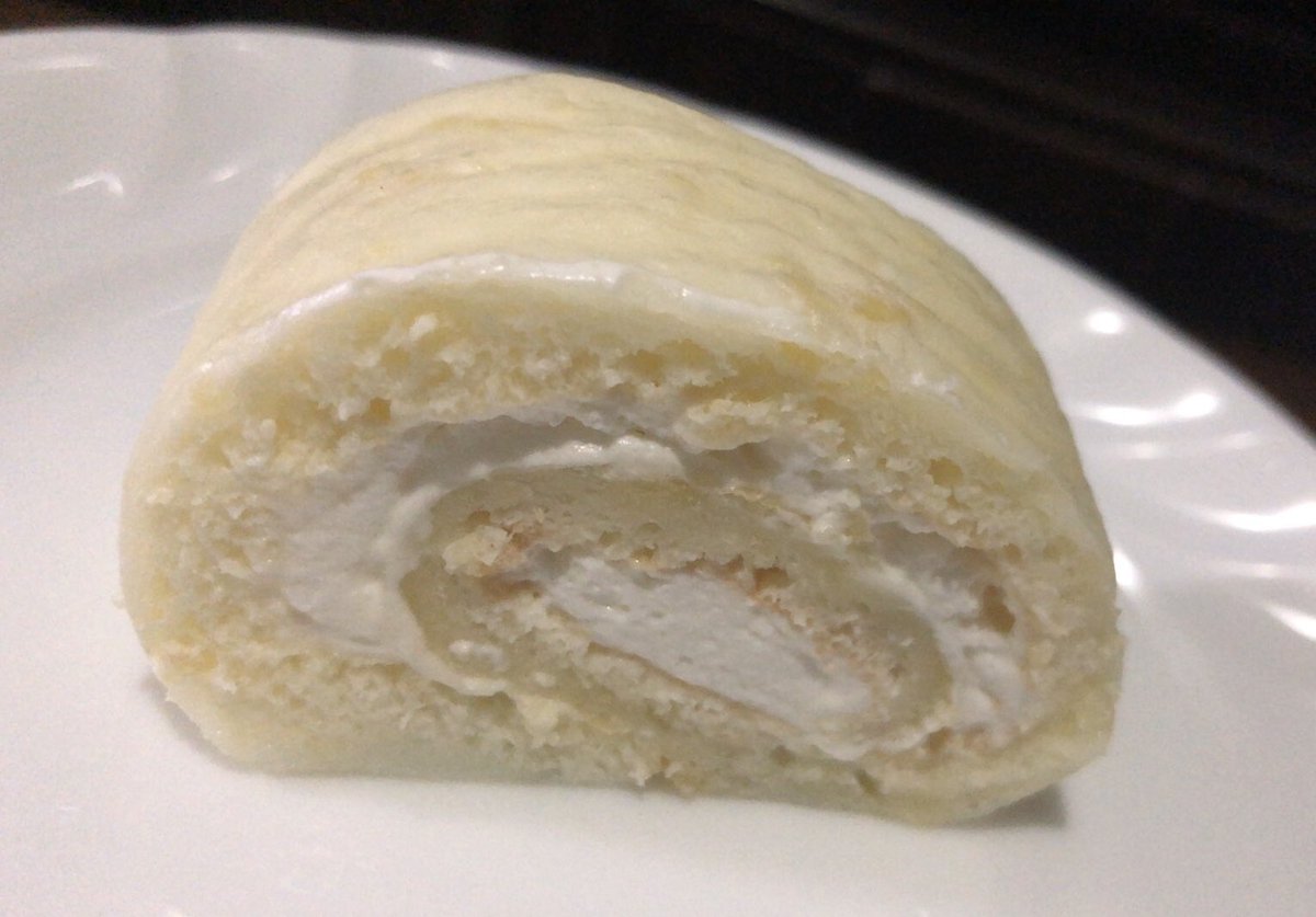 yukicook14's tweet photo. #ロールケーキタワー を作ろうとしたけど、全然数作れなくて、全然タワーにならなかった😂もっと作る予定だったけど疲れたからやめちゃったw
#ロールケーキ #お菓子作り #makesweets #과자만들기 https://t.co/na07h2AcRS