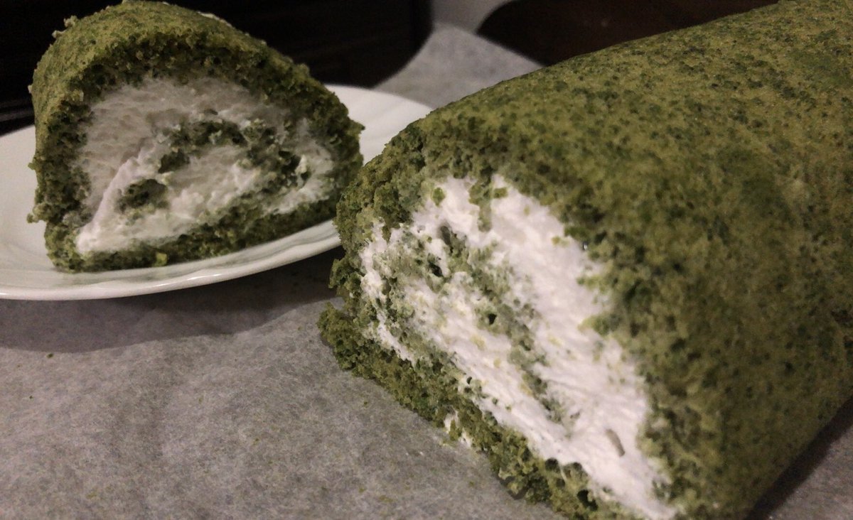 yukicook14's tweet photo. #ロールケーキタワー を作ろうとしたけど、全然数作れなくて、全然タワーにならなかった😂もっと作る予定だったけど疲れたからやめちゃったw
#ロールケーキ #お菓子作り #makesweets #과자만들기 https://t.co/na07h2AcRS