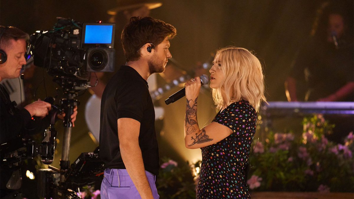 BillboardItalia's tweet photo. Julia Michaels arriva #Live in Italia: scopri i dettagli -> leggi su https://t.co/pfYRJk6DpF @juliamichaels #Anxiety #Fabrique #InnerMonologuePartI #Issues #JuliaMichaels #Milano #NiallHoran #SelenaGomez #WhatATime https://t.co/n1IkLjfP9q
