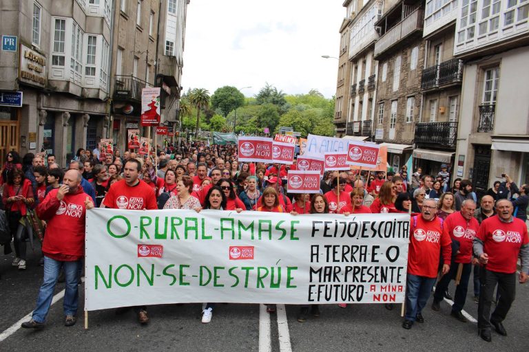 _YLNM's tweet image. Webinar: Beyond #Extractivism in #Europe. 27 March. 3pm CET/ 2pm GMT

Join YLNM and 4 amazing speakers to travel from Galicia to Finland in the next instalment of our #LifeAfterMining webinar series.

Full details: yestolifenotomining.org/webinar-going-…