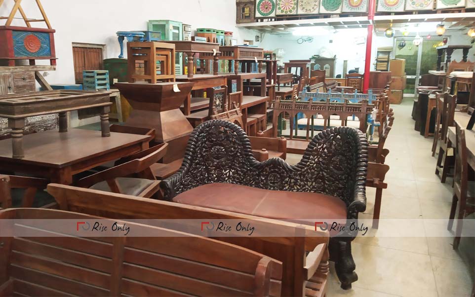 Random Clickzz of Our Warehouse. 

To shop online visit: riseonly.com 

#usafurniture #lampsandlightings #interiordesigner #inteirdecorating #furniturestore #interior_design #interior_delux #interiorstyling #furnitureshowroom #furnituredesign #furniturejepara