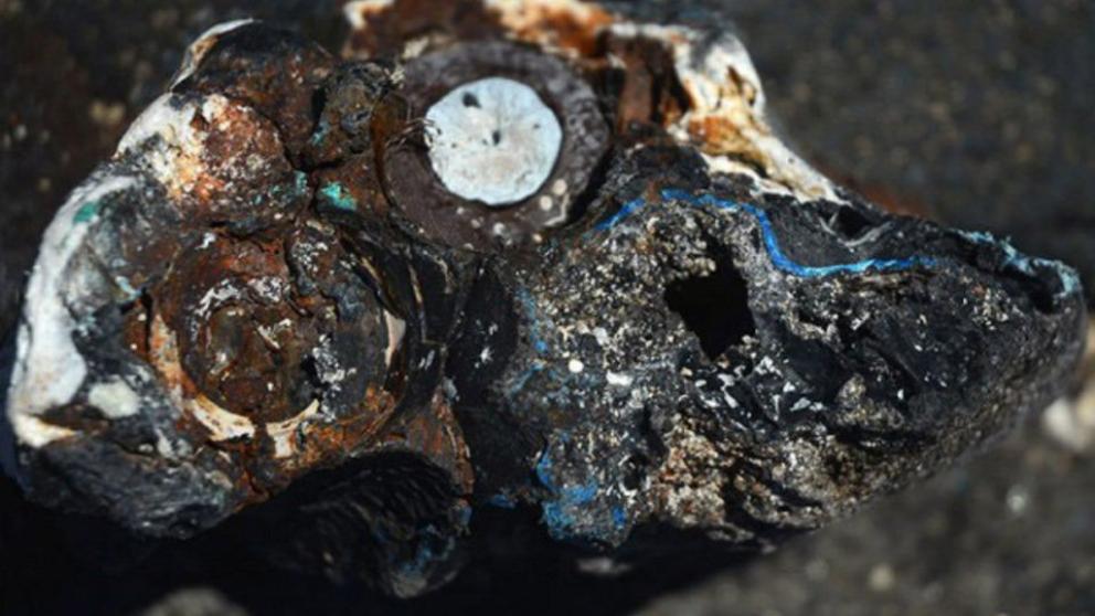 tragartierra's tweet photo. Como curiosidad, unos geólogos norteamericanos describieron el "Plastiglomerado", un nuevo material sólido-rocoso descrito en una playa de Hawaii, que pudiera ser una prueba más para la trascendencia geológica del Antropoceno 🔍

📝 https://t.co/TaEwgvTgbV https://t.co/0f1w9wQQQt