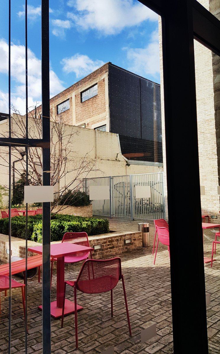 SpringMews's tweet photo. Spring has sprung here at The Mews and although it's a bit windy and chilly, the blue skies and daffodils make us excited for milder temperatures! 😄☀️🌸🌿 #spring #sun #blueskies #london #vauxhall #daffodils #sunshine #springmustbecoming #springmews #freshstudentliving https://t.co/A52eer1HXW