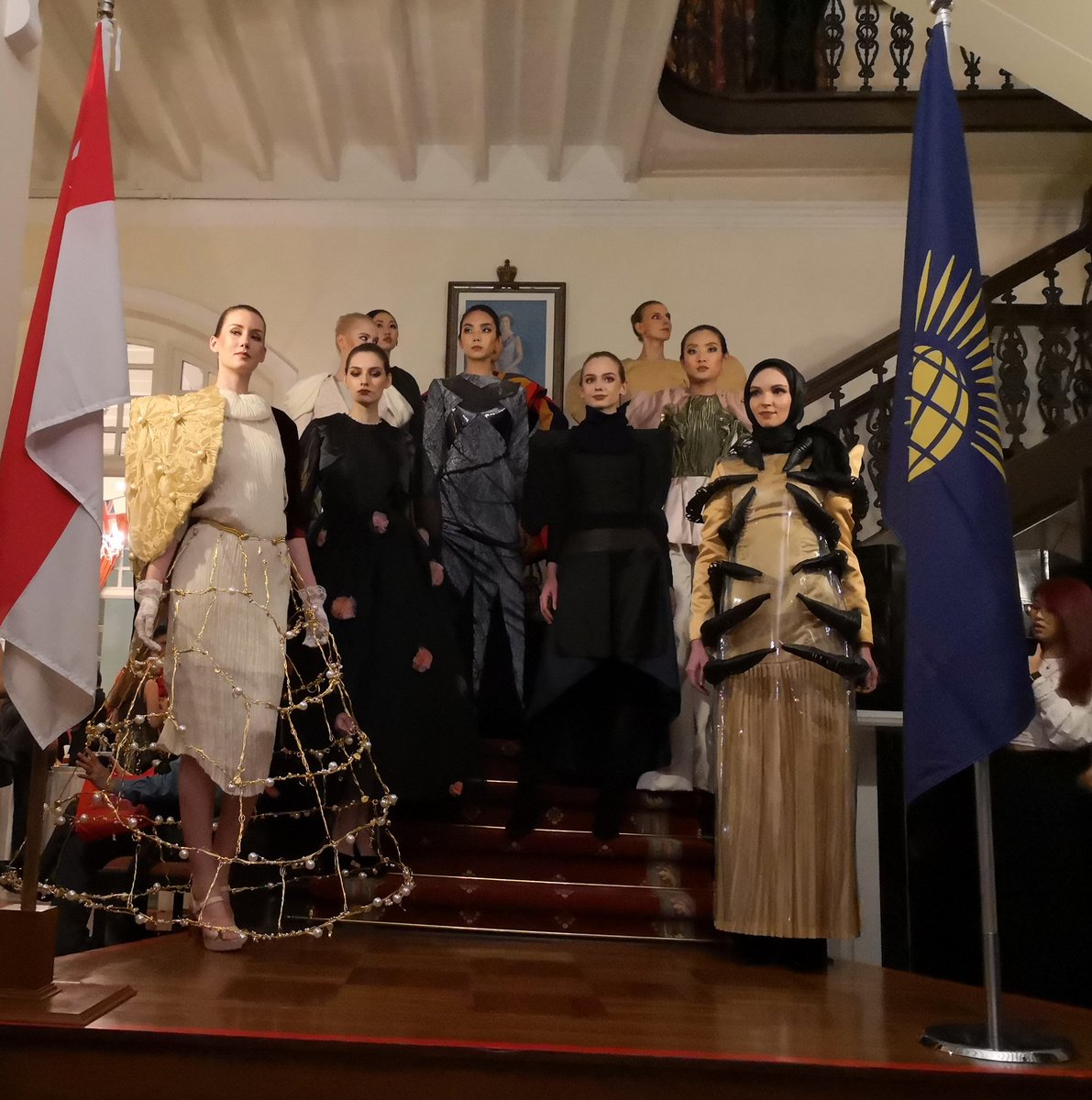 .@HCScottinSG hosted a #CommonwealthDay  reception w/ The Royal Commonwealth Society of SG showcasing sustainable modern, modest fashion by <a href="/MDIS_SG/">Jameen Anak Ampong</a> students. The Queen's #CommonwealthDay Message was read by the Bangladesh HC to Singapore. thercs.org/our-work/commo… #SGUKpartnership