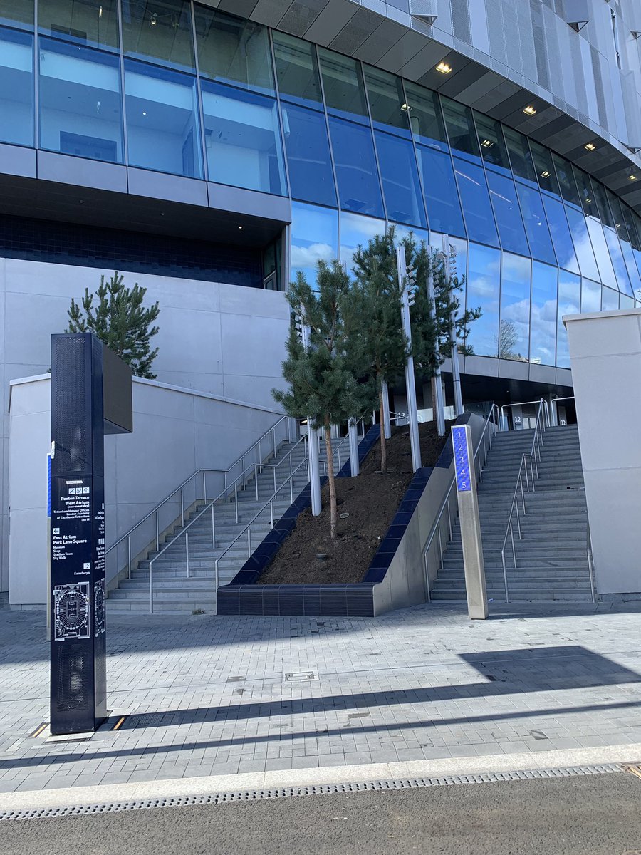 RossFromTheLane's tweet photo. Looking very clear just adding finishing touches around the ground @NewSpursStadium #whl #thfc #spurs #newspursstadium 11/03/2019 (East/North East Corner) https://t.co/rp0jMiXPjD