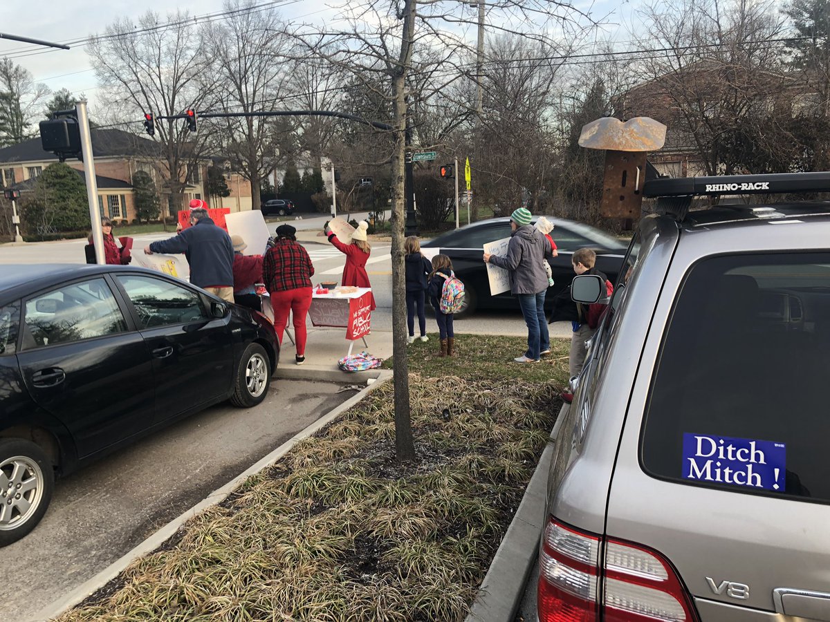 terrymeiners's tweet photo. Parents and kids protesting HB250 outside Chenowith elementary on Brownsboro Road (prior to school hours) #kyga19 #kygeneralassembly #education @840WHAS @WHAS11 @JCPSKY https://t.co/DS3bBlJ3E3