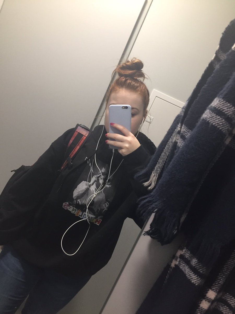 kiwilangley's tweet photo. Letβs go! University -here I come #headlinesmerch @Jack_Maynard23 https://t.co/Y0RNOM8qxP