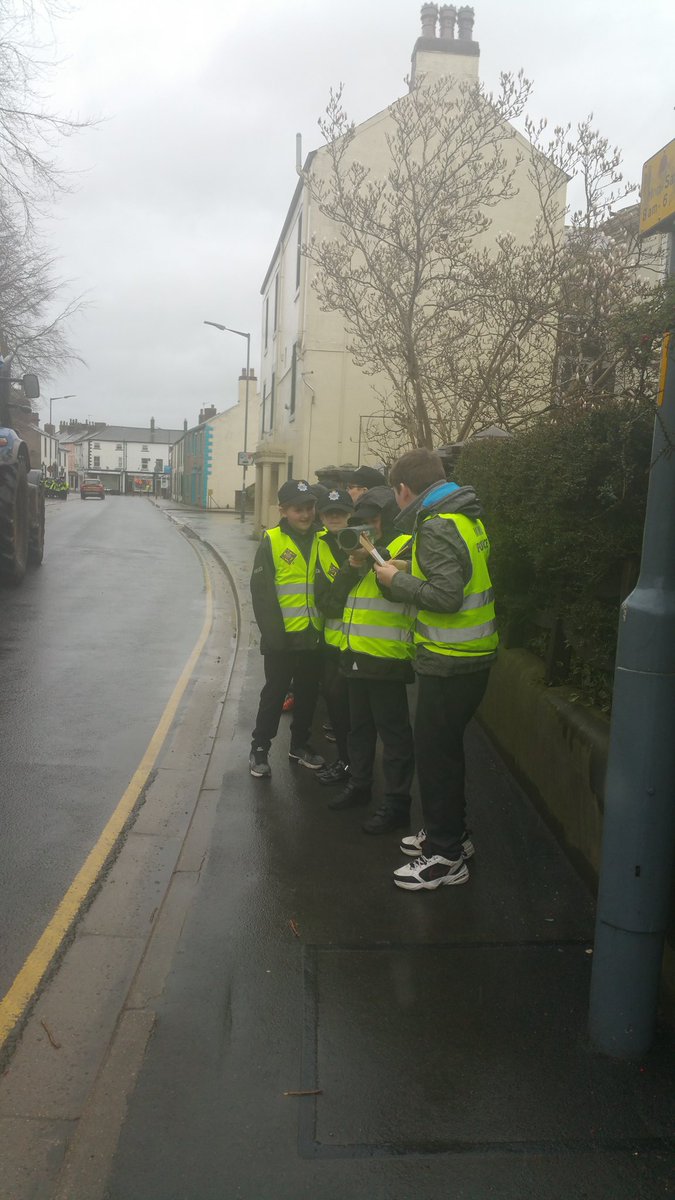 Allerdalepolice's tweet photo. Thomlinson junior school Wigton Mini Police learning how to use a speed laser gun with PCSO 5326 #minipolice #keepyourspeeddown https://t.co/XAoaS9qPLZ