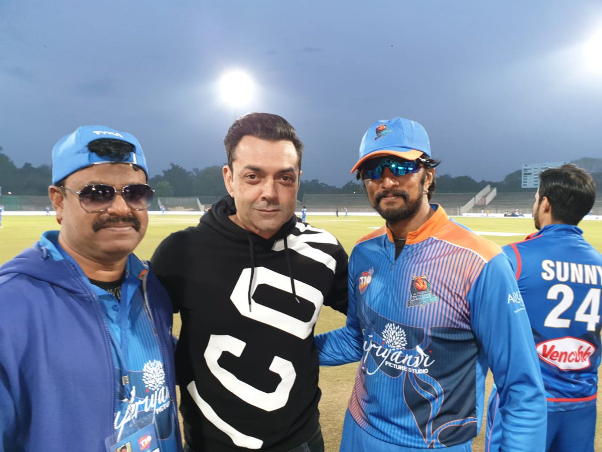 KicchafansKKSFA's tweet photo. Unseen pic of @KicchaSudeep Anna from #CclT10
@KicchanHudugru @SupriyanviPicS @SudeepFanTrends https://t.co/TKvjiR4DJp