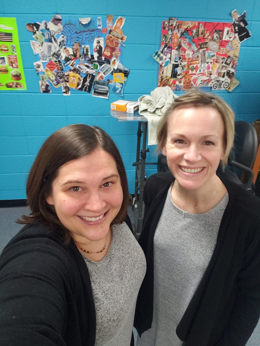 JenniferMilinki's tweet photo. Happy Monday! Found my Monday twin...didn't even plan it! #twinning #notevenplanned #lisleonepride @spatrick105 https://t.co/E4nlXbF9CF