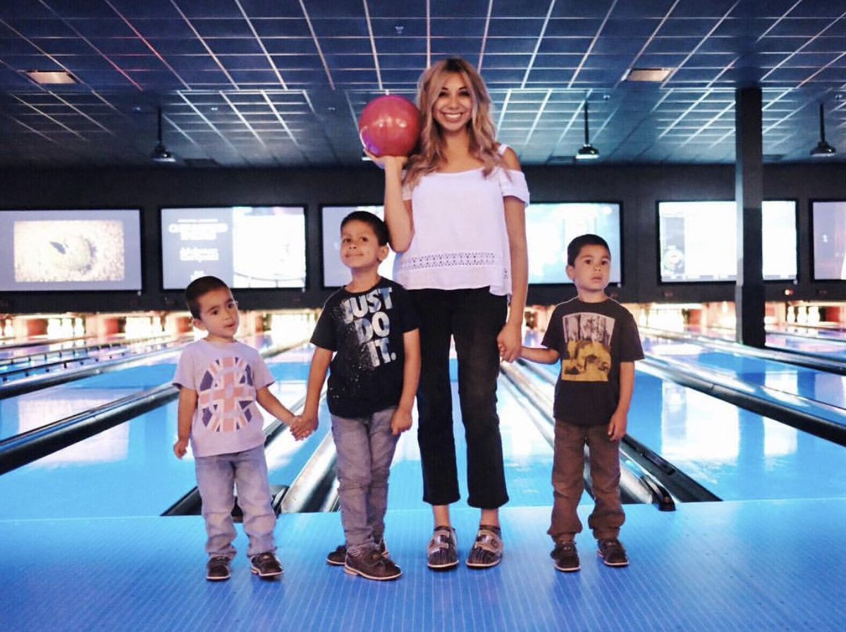 pinstackbowl's tweet image. Spring Break Bowling is the best!  Lanes are $20 per hour Monday - Thursday and Friday until 5pm. 📸 : @thegoodandpleasant #familybowl #springbreakplans #pinstackfun