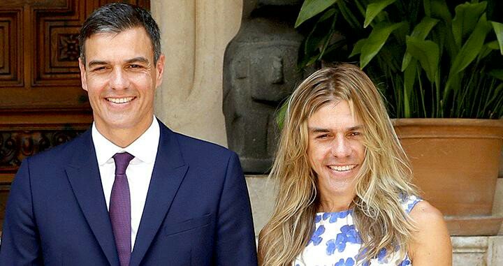 sanchezcasrejon's tweet photo. Como presidente legítimo y electo de España no voy a consentir más mofas acerca de la sexualidad de Begoña la primera dama y quien manda realmente en nuestro país. Ella puede ser él, ella o ello porque somos inclusivos, además #LoTransMola #TiritiTransTransTrans #TransFormer https://t.co/Qa35cqdFOD