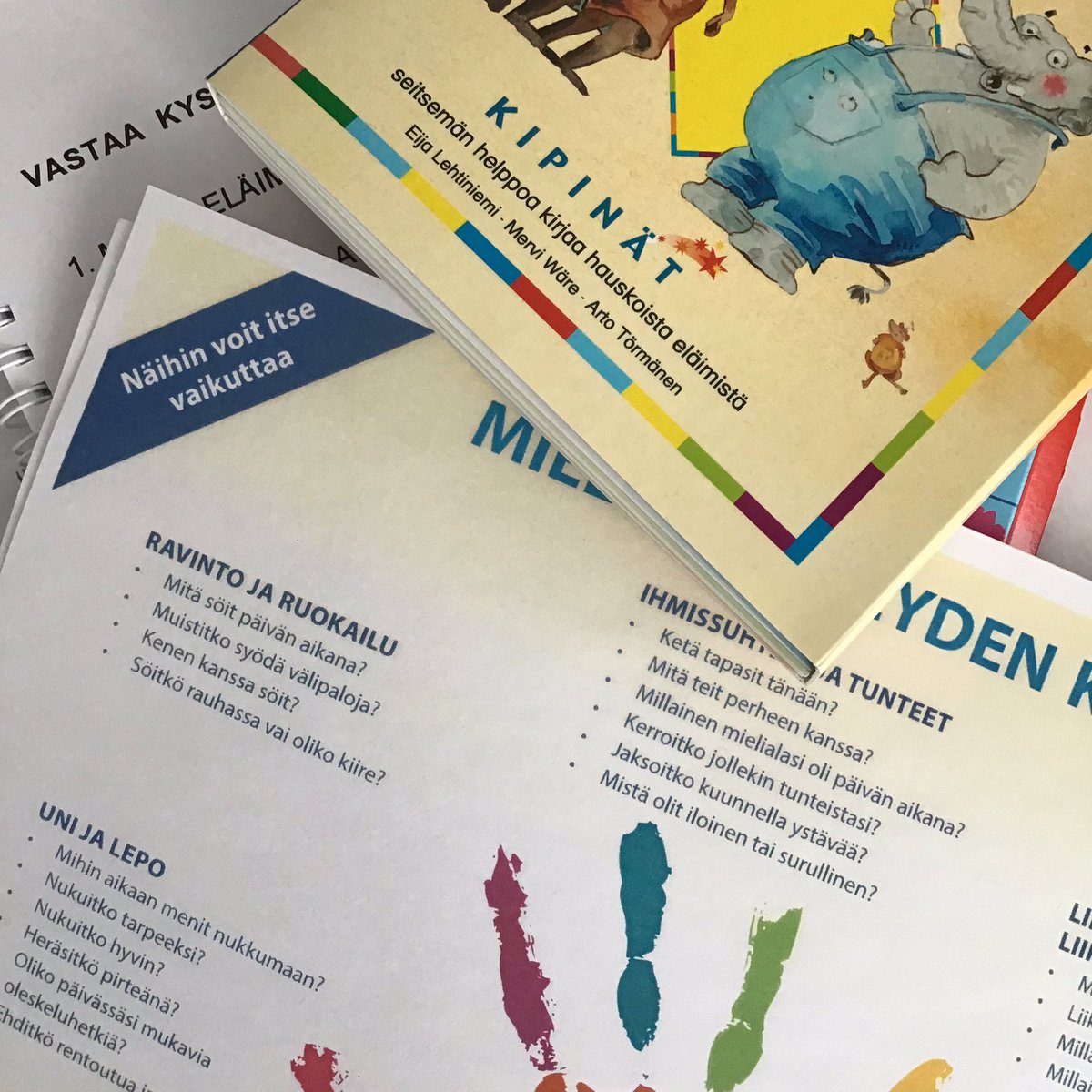 Sitä vaan mietin, että mitä nämä lapsukaiset koulussa olisivat saaneet edes murusella siitää 600 miljoonasta, jonka hallituksemme laittoi maakunta- ja sote-uudistukseen. Ole tässä sitten tasa-arvon tekijä. Tai edes siihen pilotointiin osoitetulla 200 MILJOONALLA!