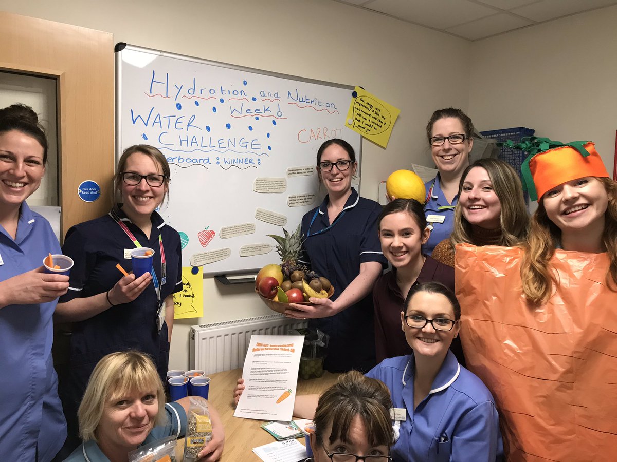 CmdsSouthendNHS's tweet image. #cmds staff enjoying some delicious and nutritious fruit and veg as part of Nutrution &amp;amp; Hydration week, and embarking on the water challenge! Joined by #captaincarrot #NHWeek @NHWeek @SouthendNHS @CmdsSouthendNHS