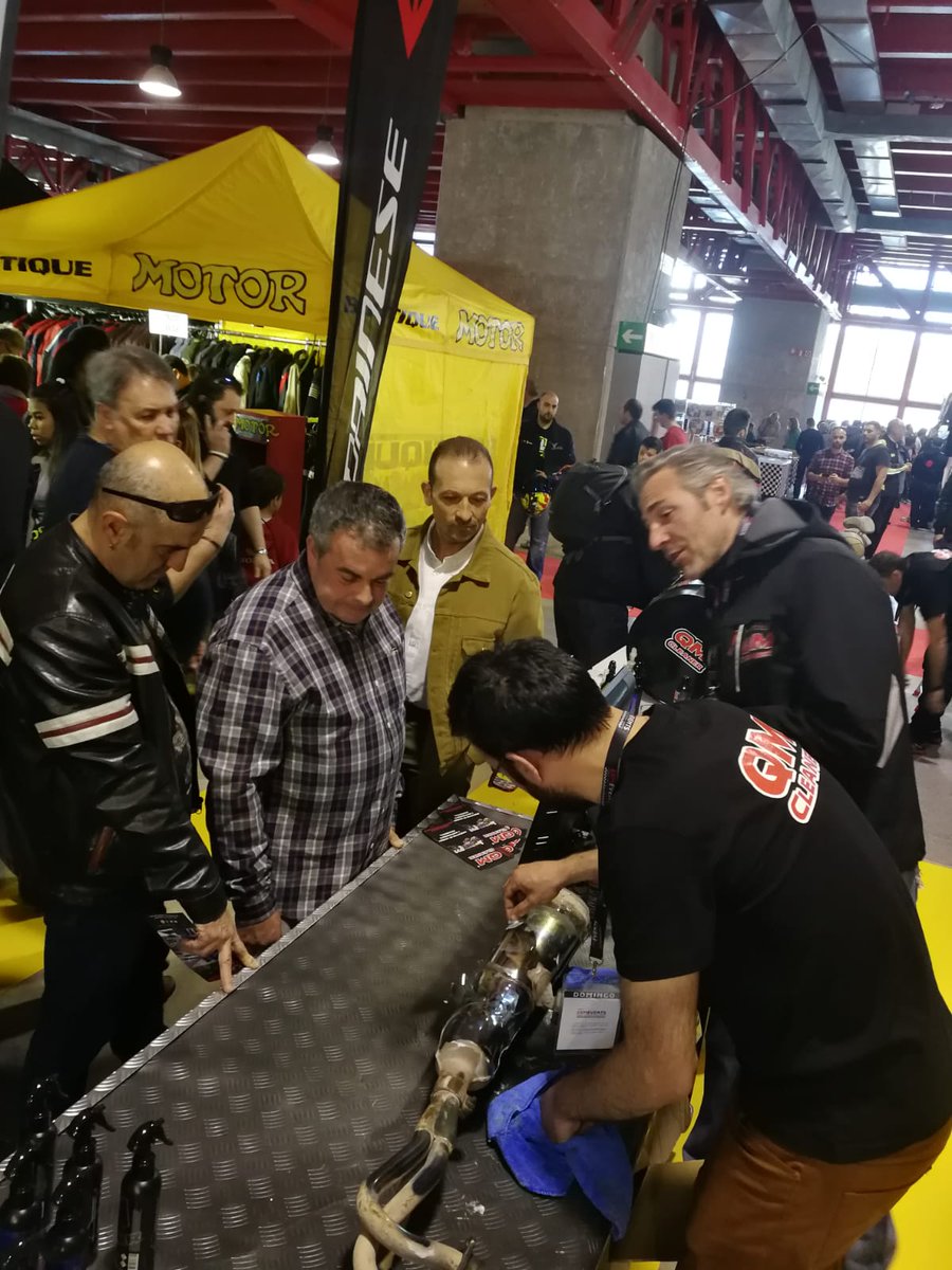 QMCleanerPro's tweet photo. Empezamos el lunes con las pilas cargadas después de un finde bien movido en #motomadrid2019. Permaneced atentos porque en breve publicaremos al ganador del #sorteo del curso de pilotaje en #lorenzoindoor entre todos lo que se acercaron a comprar los productos de QM Cleaner https://t.co/9ZaaLAsdzs