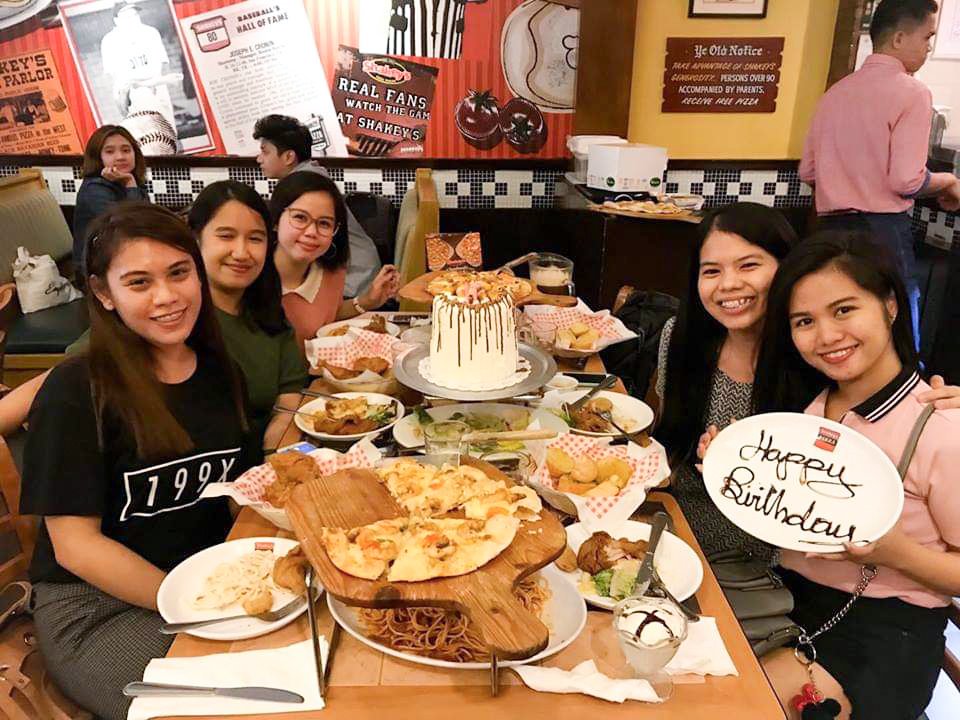 _helloitsvenus's tweet photo. #LetsShakeys @PHShakeys https://t.co/hoh8P45sHH