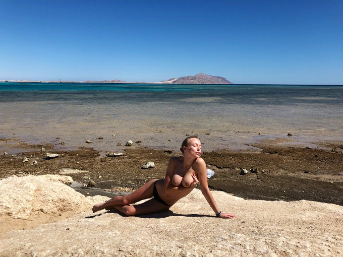 My hot vocation 🌊❤️ https://t.co/PPZLtgaMmt