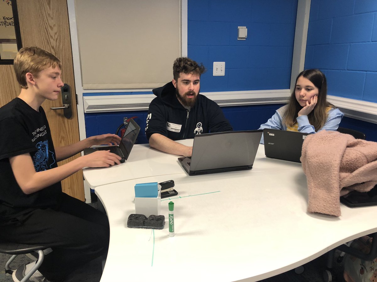 CanUCode's tweet image. Today @kid_OYO @CodeMakeOwn Mentors out in the field helping prepare @mineolahs for their #APCSPrinciples tests. Do you have #mentors?