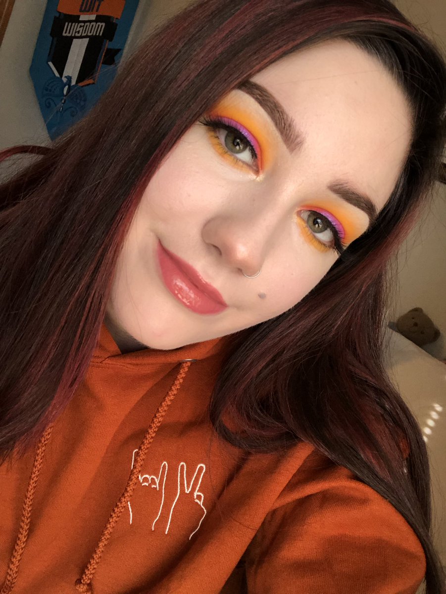 acciogray's tweet image. on tuesdays we wear dolan twins merch ✨ 

@EthanDolan @GraysonDolan 
#tuesdayselfie