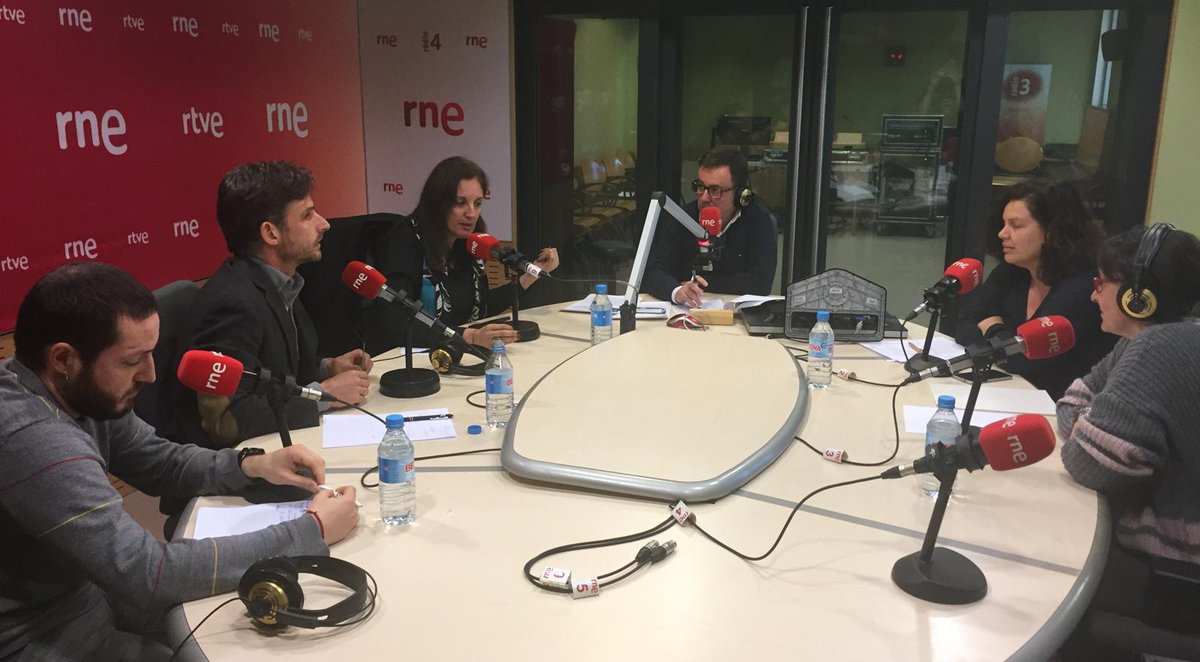 🔴DIRECTE
📌Tertúlia política #GrupsMunicipals #MolinsDeRei 📻 a <a href="/radio4_rne/">radio4_rne</a> amb Carme Madorell (CDC), <a href="/xavipaz/">Xavi Paz</a> <a href="/PSCMolinsdeRei/">PSC Molins de Rei</a>, @Asier_Baiona <a href="/cupmolins/">CUP Molins de Rei</a>, Sílvia Guillén <a href="/ercmolins/">ERC Molins de Rei</a> i <a href="/anitxiwa/">Ana Aroca</a> <a href="/MolinsCamina/">Molins Camina - Podem</a>
🔴DIRECTE 📻▶️rtve.es/radio/radio4/