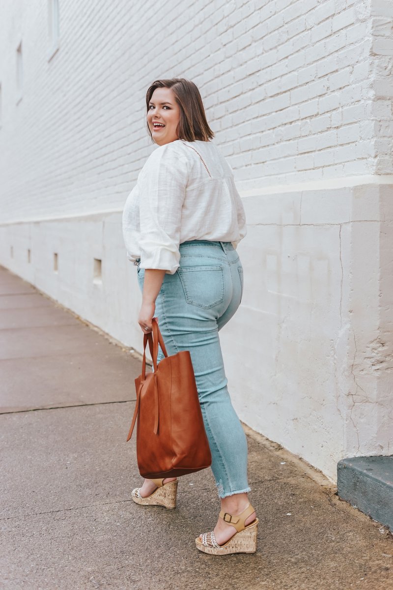 SarahZerbe's tweet photo. Sharing the most flattering jeans for spring today on the blog with @Walmart ! 

shop now: https://t.co/aStO49xWlW 

#ad #WalmartFashion #SofíaJeans https://t.co/w3puEKz6Xi