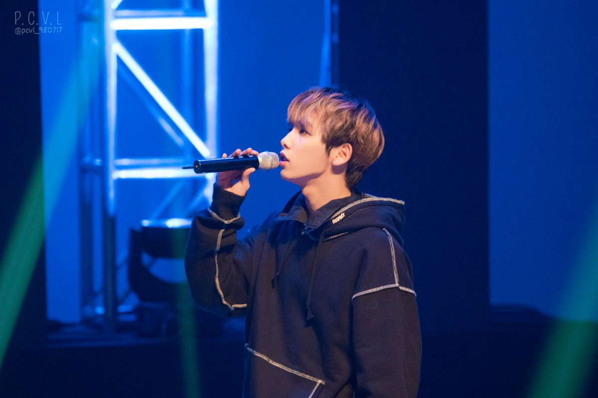 PCVL_980717's tweet photo. 190309 NEW START 3 COLOR CONCERT
#์คํํธ๋ผ #SPECTRUM #๋น๋ฐ #VILLAIN #PCVL https://t.co/XuVa6KScqw