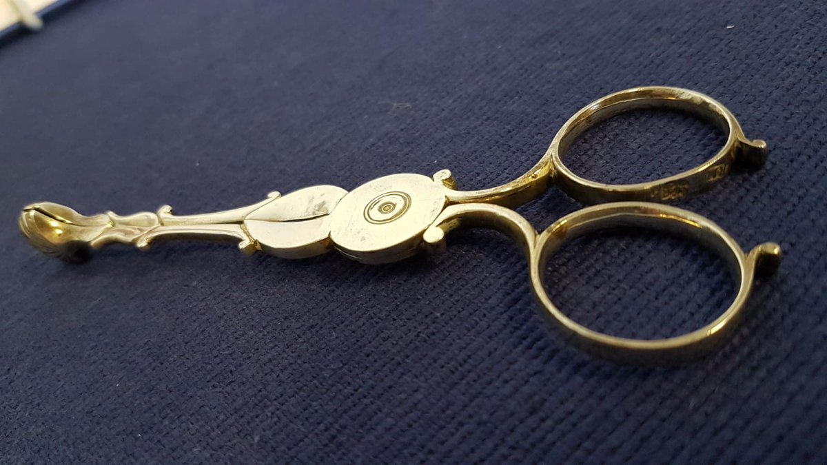 SpecialAuction1's tweet photo. Just taken in at our Swindon valuation day....A lovely pair of 18th Century silver sugar nips by Robert Makepeace
#silvernips #freevaluationday #swindon #robertmakepeace #auction https://t.co/X6WPkDO9Ni