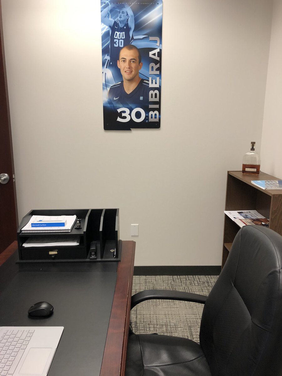 Nik_Biberaj's tweet photo. Welcome to the newest addition to my office! 🏠🏀 In honor of @ODUMensHoops heading into @ConferenceUSA tournament play this week as the #1 seed! Let’s go Monarchs‼️ #MonarchNation #odumbb #NikSellsVA #NikSellsDC #NikSellsMD #BuywithNik #ListwithNik https://t.co/JLdjYFphkK