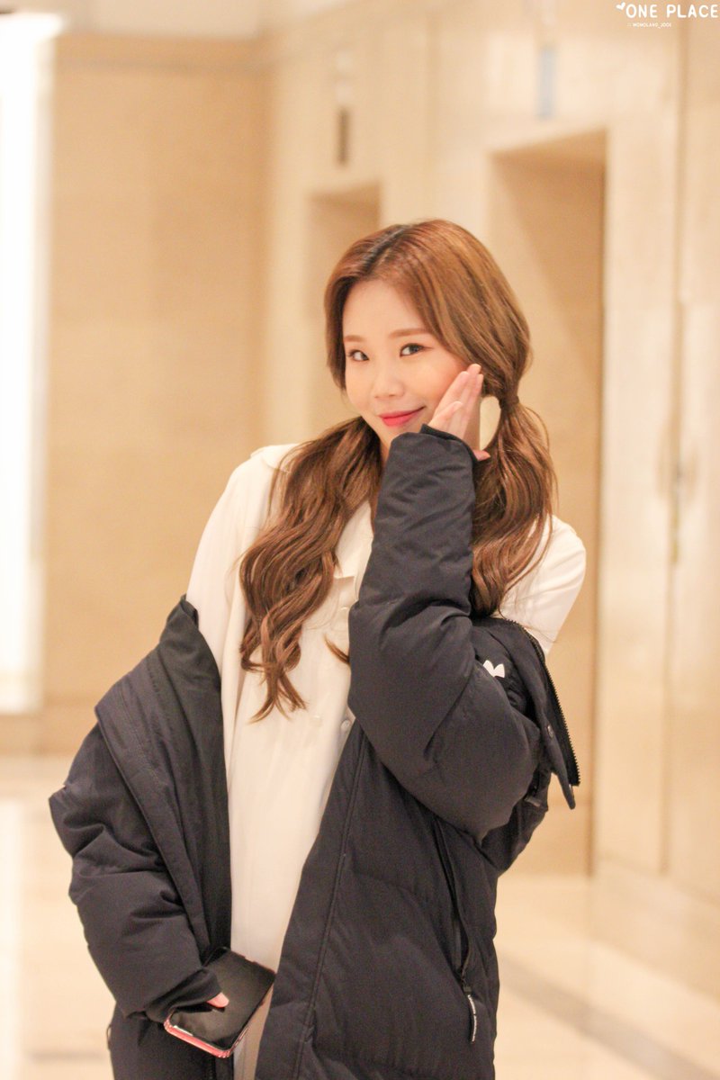 op990818's tweet photo. 190220 SKY머슬 제작발표회 출근 :: HQ 2pics . 002

9일 뒤면 매일 볼 생각에 벌써부터 행복해 💕💕
@MMLD_Official #모모랜드 #MOMOLAND
#주이 #JOOE #ジュイ #주깅이
@op990818 https://t.co/Ivf4ryo5kH