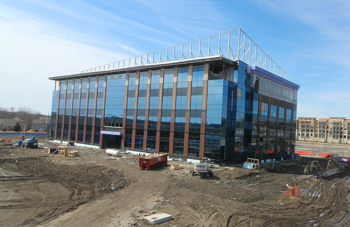 CityPlaceOP's tweet photo. With the glass instillation continuing at CityPlace Corporate Centre III it is starting to look more like it's rendering. Leasing is underway, for more information contact @BlockRes at 816.756.1400. #OfficeSpace #commercialrealestate #KansasCity #overlandpark https://t.co/YeFDTDx2NO