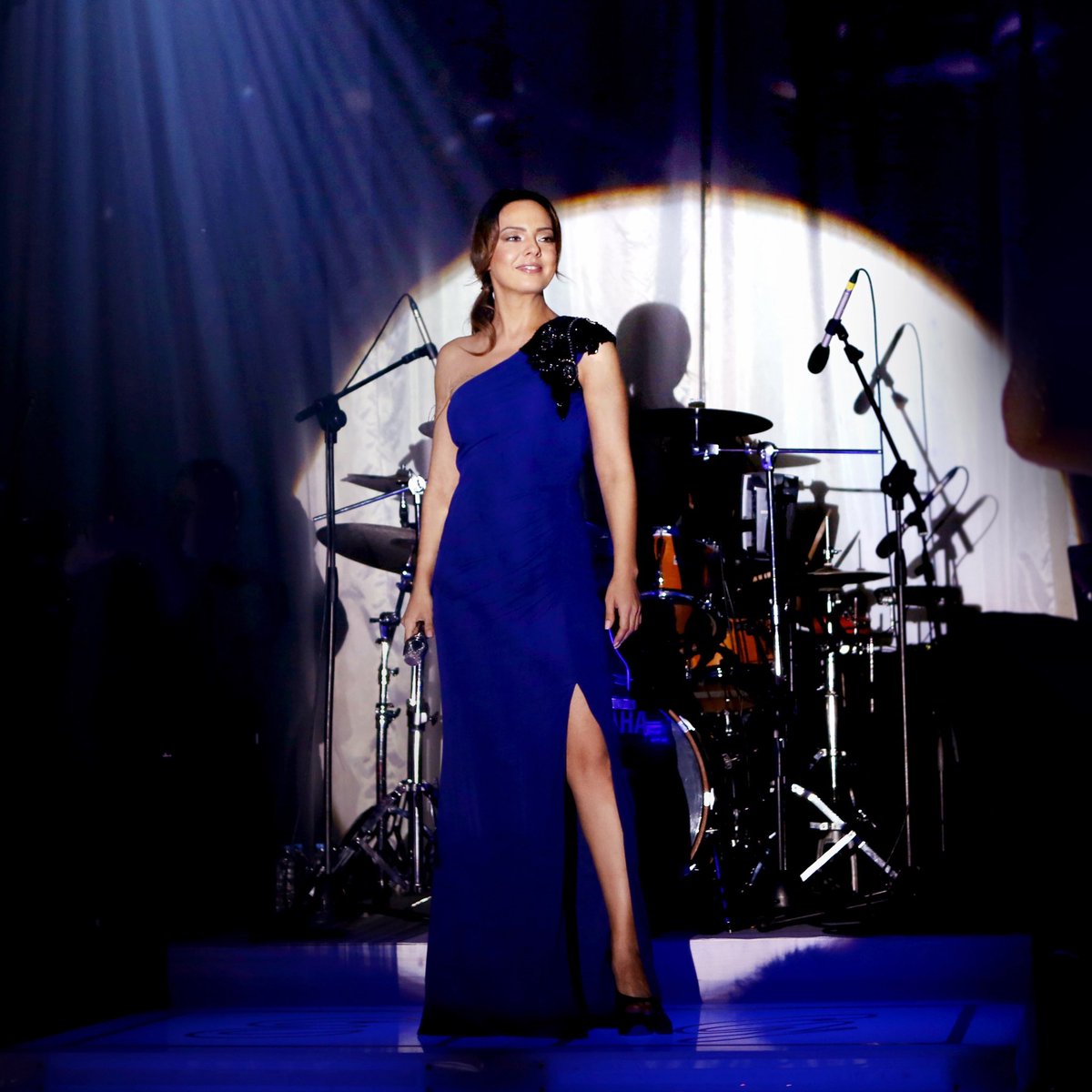 ebrugundessatiyor.com adresinden istediğiniz bir yardım kurumuna bağış yaparak “Badgley Mischka” imzalı bu elbiseye uygun fiyata sahip olabilirsiniz.
Ürün kodu: 1274
Beden: 38
Fiyat: 1.000 tl
İletişim: info@ebrugundessatiyor.com