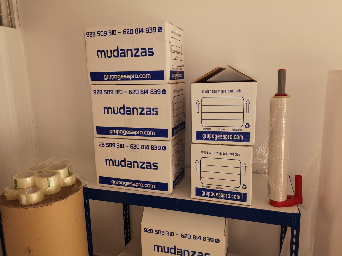 Gesapro's tweet photo. 💥En Gesapro no sólo trasladamos sus pertenencias de ubicación, también  desarmamos, armamos, empaquetamos y aseguramos todos tus muebles y  módulos de oficina.
Pídenos presupuesto sin compromiso. Gesapro se encarga!
 ☎️928 509 310 📲620 814 839
 #mudanzaslaspalmas #guardamuebles https://t.co/OpPia0kHiU