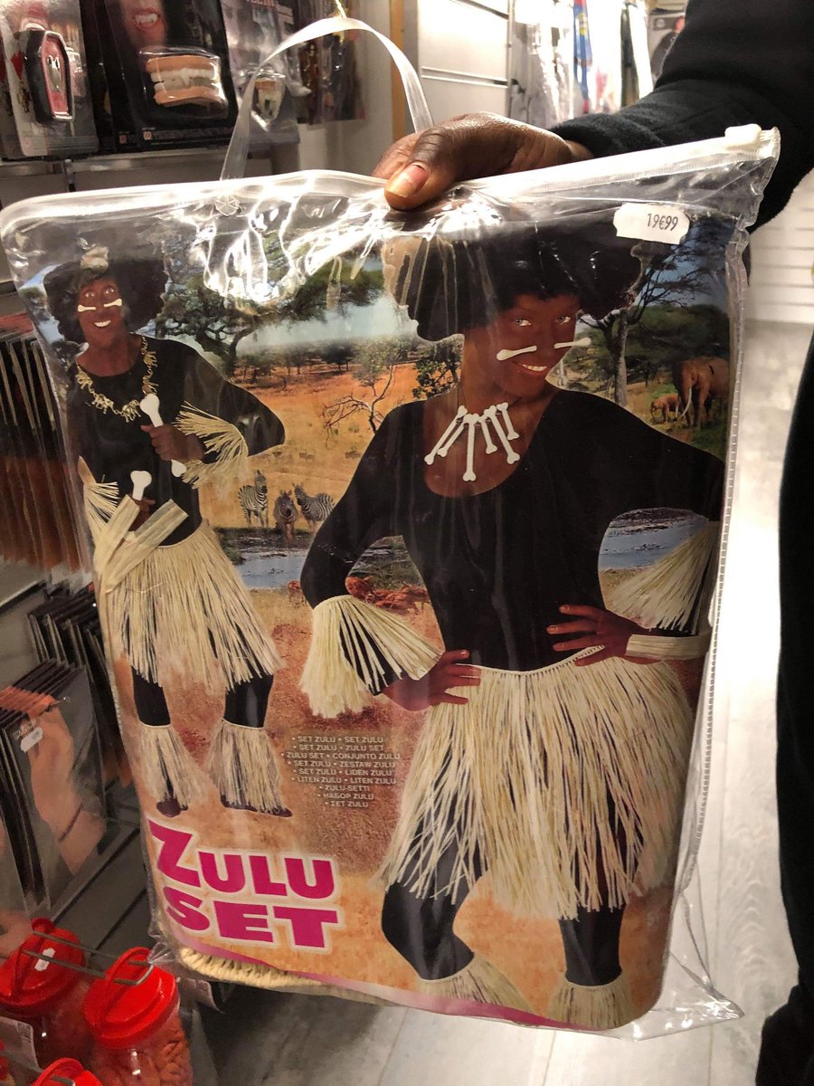 Voilà le genre de déguisement que l'on peut trouver dans une boutique parisienne. Photo prise ce jour et non en 1880.
#WTF #boutiquevivafiesta #2109 #aucalme