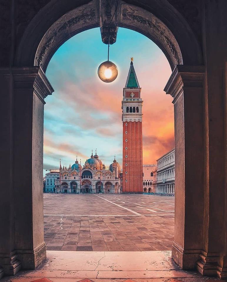 St Mark's Square, or Piazza San Marco, Venice

#Stmarkssquare #piazzasanMarco #Venezia #Venice #veneto #Italia #italy #instaitalia #instaitaly #travelblog #travelitaly #architecture #art #instapics
#instavenice #instavenezia

📷 @curly.beard