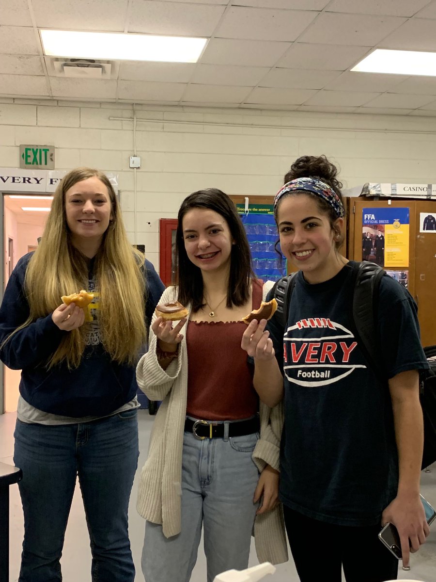 AveryFFA2's tweet photo. Celebrating all the accomplishments in our advisory! Rylie is going to UMO, Congratulations Courtney on the Park Scholarship, (Go Pack!) and Hannah for a great basketball season! #bestadvisoryever ⁦@averyhighschool⁩ ⁦@bwtaylor71⁩ https://t.co/nmRoJ468Gb