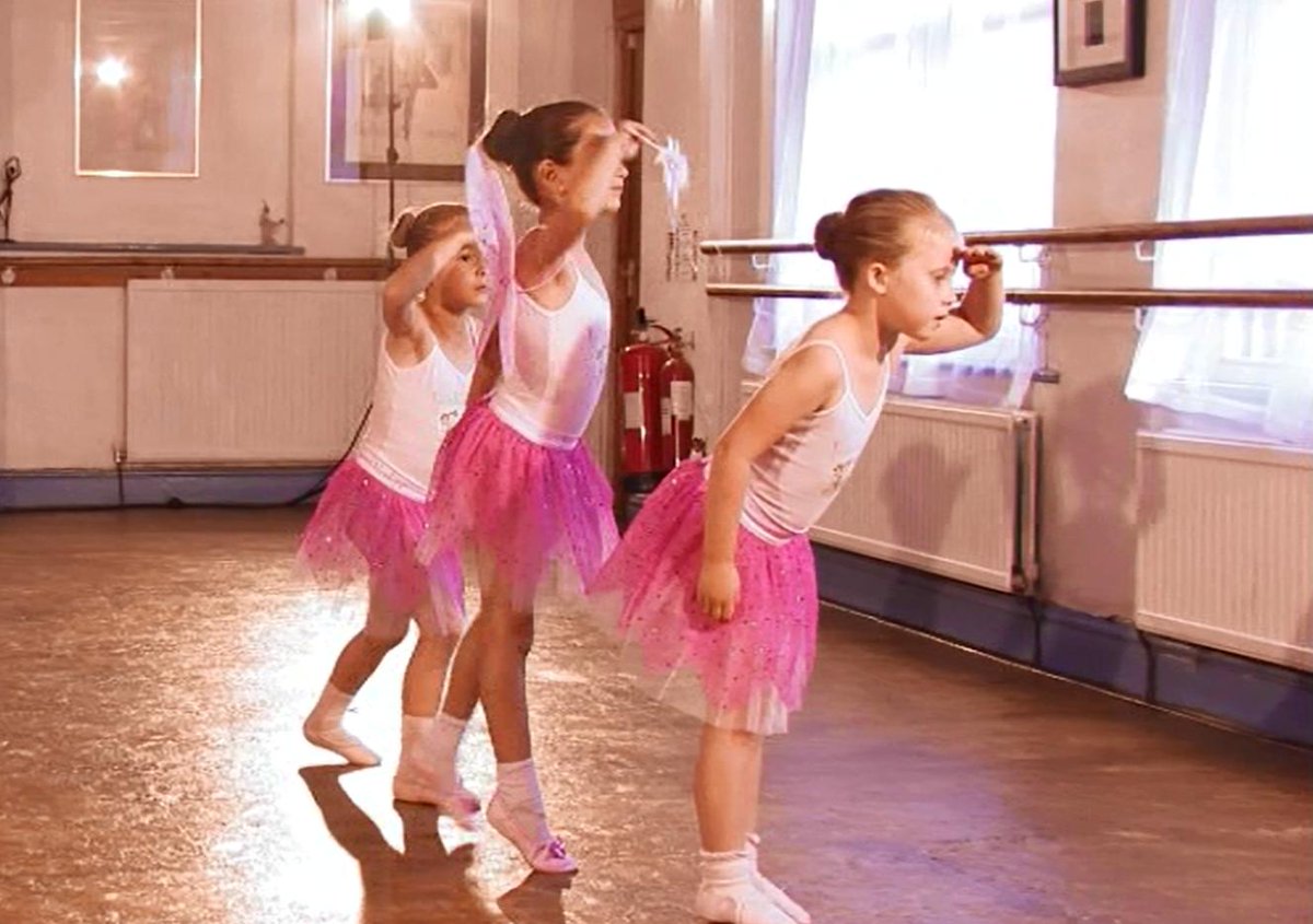 'We have over 50 children at the moment following the program, and having new enquiries every day about the classes and a big waiting list!' 

Could Dance With Twinklesteps be right for you? ow.ly/xkby30nN7Z7 #teachballet