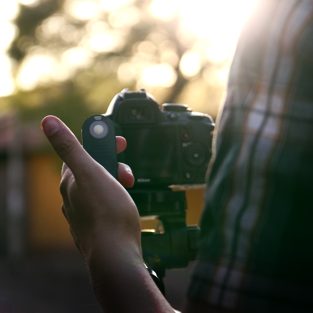 DigitalGoja's tweet image. NIGHT PHOTOGRAPHY TIPS 
EQUIPMENT 
Pressing the shutter can cause vibrations and affect your photo, to avoid this use a remote shutter. 
#TipsandTricks 
#Camera 
#Lens 
#Accessories 
#DigitalGoja