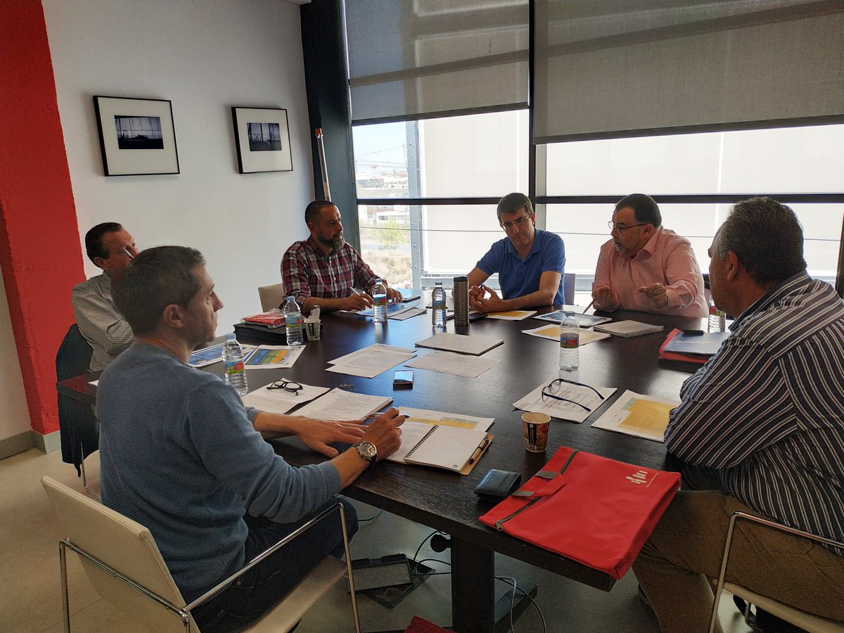 VRoadEU's tweet image. 👥¡Día de Debate!

🧤🥽Hoy en #VRoadEU hemos contado con un grupo de expertos en #conservación y explotación de #carreteras #COEX para conocer los principales #riesgoslaborales a los que se enfrentan los operarios de #carretera.