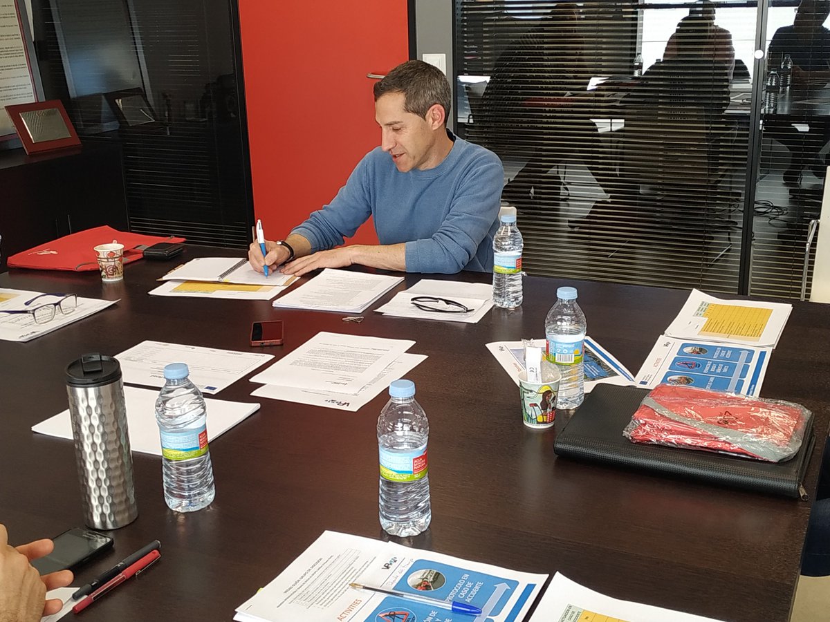 VRoadEU's tweet image. 👥¡Día de Debate!

🧤🥽Hoy en #VRoadEU hemos contado con un grupo de expertos en #conservación y explotación de #carreteras #COEX para conocer los principales #riesgoslaborales a los que se enfrentan los operarios de #carretera.