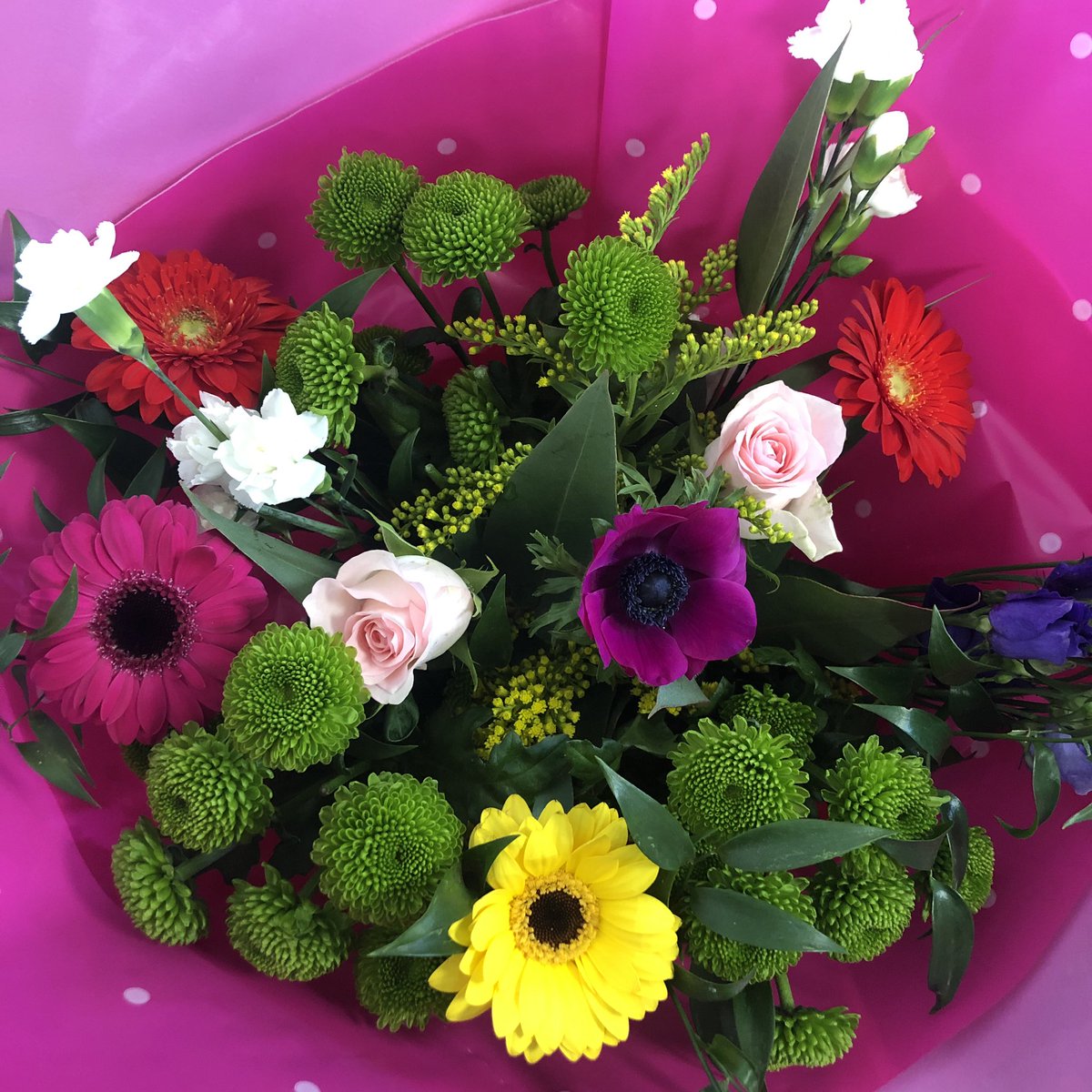 GSATechsource's tweet image. What a great start to the week💐🌸🌷
We are so lucky to have candidates that send us gifts as lovely as these - flowers and cake never go a miss in this office!
(There would have been a picture of the cake however it didn’t last very long....🤭🧁) #crumbs #LifeAtGSA
