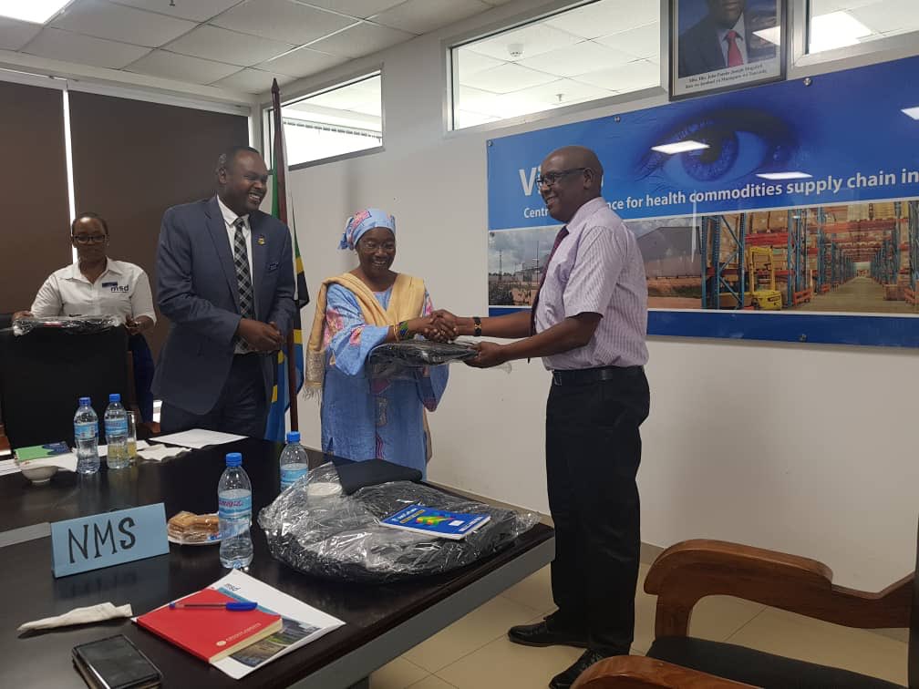MsdTanzania's tweet photo. Wajumbe wa Bodi na Menejimenti ya Bohari ya Dawa ya Taifa,nchini Uganda (NMS) wametembelea Bohari ya Dawa (MSD)  kubadilishana uzoefu na kujifunza namna MSD inavyoshirikiana na Mfuko wa Bima ya Afya nchini (NHIF). https://t.co/VRrrfpPZEG