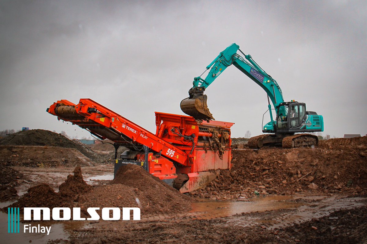 molsonfinlay's tweet image. #teamworkmakesthedreamwork

@DuntonEnvLtd loading their @terex_finlay 595 heavy duty screener (sulplied by Molson Finlay) with a Kobelco SK210HLC-10 hybrid excavator supplied by @molson_group 

#onestopshop #screener #terexfinlay #finlay #molsonfinlay #molsongroup #aggregates