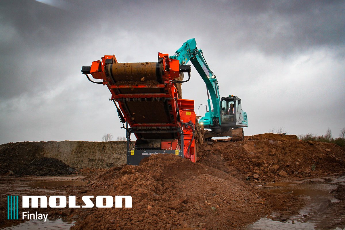 molsonfinlay's tweet image. #teamworkmakesthedreamwork

@DuntonEnvLtd loading their @terex_finlay 595 heavy duty screener (sulplied by Molson Finlay) with a Kobelco SK210HLC-10 hybrid excavator supplied by @molson_group 

#onestopshop #screener #terexfinlay #finlay #molsonfinlay #molsongroup #aggregates