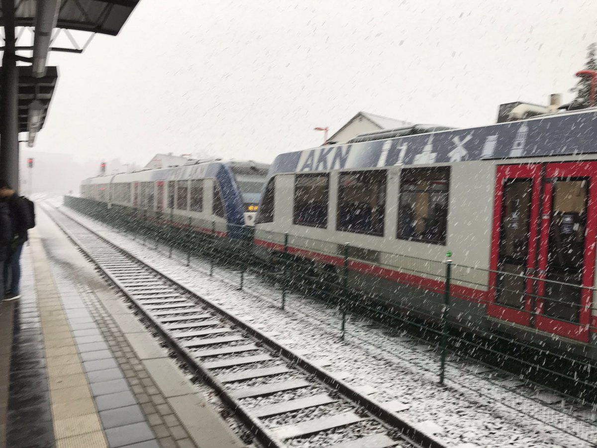 sandringhamyr8's tweet photo. German exchange - Mr Whorrod has arrived and is delighted to see so many happy faces! Even though we’ve had snow. @SandringhamMFL @SandringhamSch1 https://t.co/9KXQISGhur