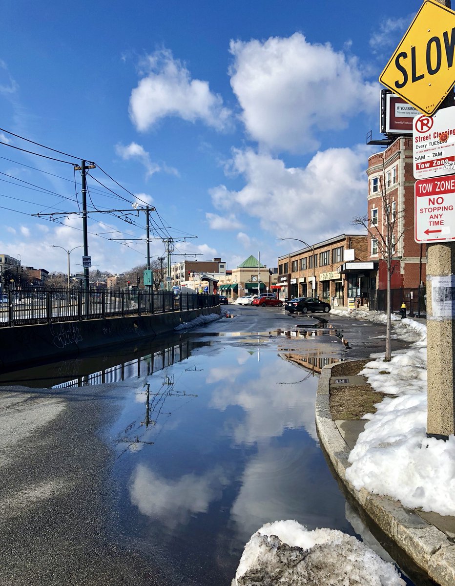 Emjay1028's tweet photo. #March in #NewEngland in one picture. Itβs SLOW and messy but occasionally you get glimpses of better times ahead. π· #ViewFromMorningCoffeeRun #Allston #CommAveRiver #Boston #BringOnSpring #TimeToGoSnow #MondayMotivation https://t.co/WuUBa6baau