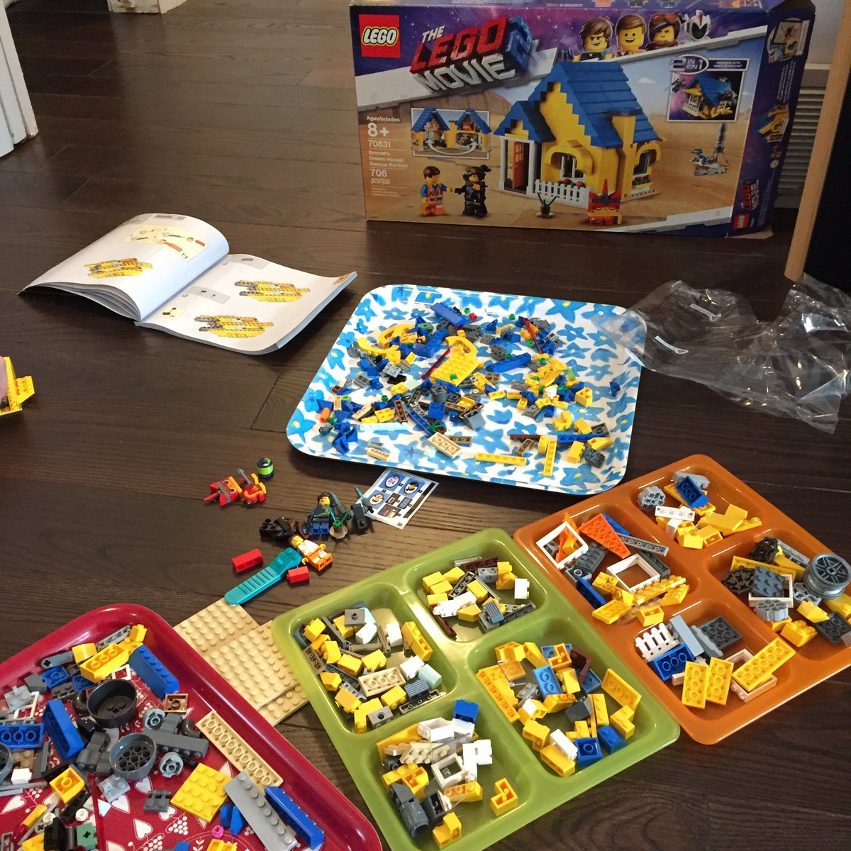 markr's tweet photo. Sooo much *better* not having numbered bags for a LEGO build - all sets should be like this! @LEGO_Group  @LEGOIdeas https://t.co/dlcTMgZYmF
