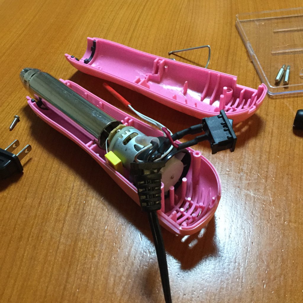 すみこ On Twitter エンボスヒーターのスイッチが入りっぱなしになってしまった 分解したけど 分解できないスイッチの部分が問題だと言うことだけけがわかった 結局何も解決していない エンボスヒーター Ipadmini3 タッチパネル交換中