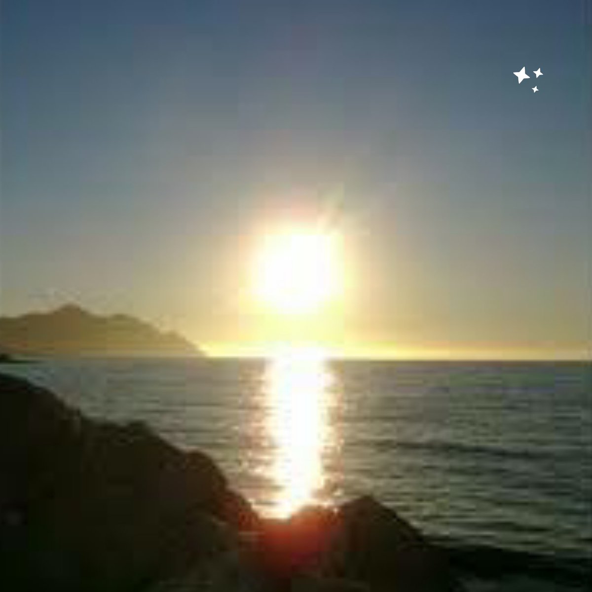 ∞ Hoy brillarás, no lo dudes, porque el sol sale para todos.
#FelizLunes ∞