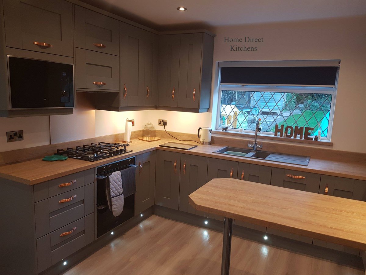 direct_kitchens's tweet photo. Complete Kitchen from start to finish by Home Direct Kitchens. 
Visit our showroom for a FREE Non obligation quote today! 🏡

https://t.co/1hXf12PvNw 

#Fittedkitchen #kitchen #fittedkitchens #kitchensstokeontrent #greykitchen #copper #builtin #homedirectkitchens #kitchengoals https://t.co/8qbYbYkD3s