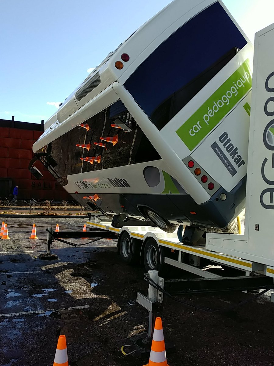 GeromeVesoul's tweet photo. Sensibilisation aux bons comportements en bus avec #prefecturehaute-saone et #preventionmaif  #vesoul # gerome #college https://t.co/2UN7FDrW7x